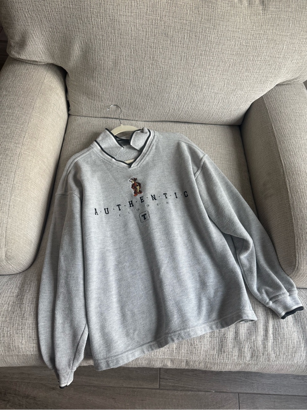 Vintage 90s Winnie the Pooh Tiger Gray Sweatshirt with collar